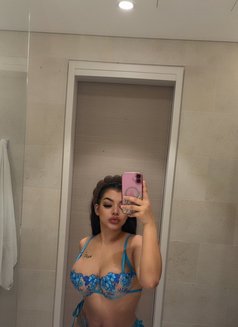 Nadia - puta in Al Manama Photo 10 of 13