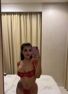 Nadia - puta in Al Manama Photo 12 of 13