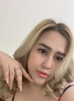 Nadia - puta in Dubai Photo 2 of 8