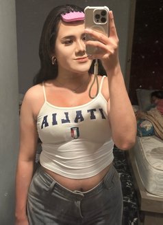 Nadia - masseuse in Phuket Photo 2 of 5