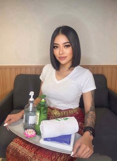 Nadia VIP Comeplete with massage table - puta in Riyadh Photo 3 of 5