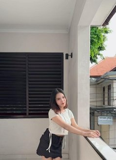 Nadia, Young and Attractive Girl - puta in Bali Photo 2 of 6