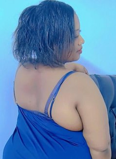 Nadiah - adult performer in Jeddah Photo 2 of 3