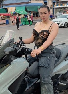 Nadir Top&Bottom - Transsexual escort in Riyadh Photo 3 of 8