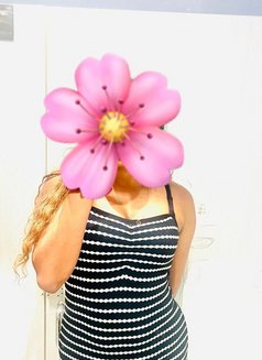 Nadiya Fernando, hot babe - escort in Colombo Photo 15 of 16