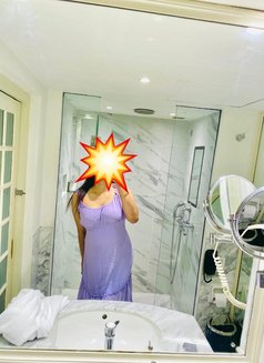 Nadiya Fernando - The Hot babe - escort in Colombo Photo 8 of 9