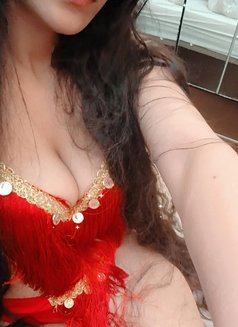 Naea - escort in Beirut Photo 5 of 6