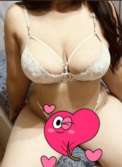 Nahra - Transsexual escort in Dubai Photo 2 of 4