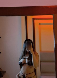 Naiazia - escort in Makati City Photo 3 of 6