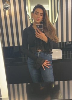 Naina - puta in Dubai Photo 2 of 4