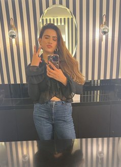 Naina - puta in Dubai Photo 3 of 4