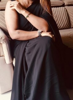 Naina - escort in Dubai Photo 2 of 3