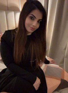 Naina - puta in Dubai Photo 3 of 7