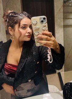 Naina - escort in Noida Photo 2 of 4