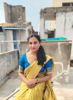 Nainika - Transsexual escort in Hyderabad Photo 1 of 6