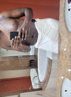 Nairobi hookup - Male escort in Nairobi Photo 7 of 7