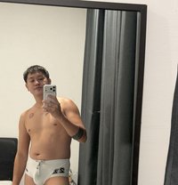 Naithan hard top - Male escort in Dubai