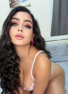 Mia - puta in Abu Dhabi Photo 4 of 6