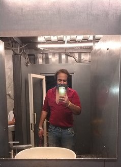 Naked Gentle Man - Male escort in New Delhi Photo 3 of 5
