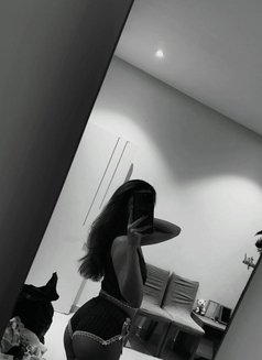 FS massage - puta in Al Manama Photo 4 of 8