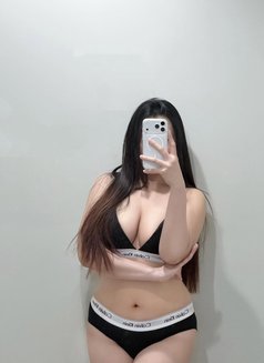 Nami - puta in Singapore Photo 8 of 9