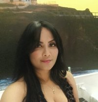 Namira Good Suck - puta in Singapore