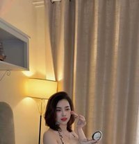 Nana - puta in Dubai