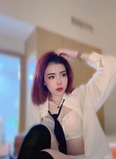 Nana - puta in Dubai Photo 4 of 8