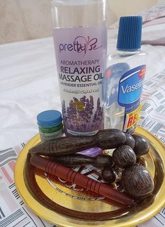 Nana Massage - puta in Muscat Photo 1 of 1