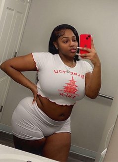 Nana - puta in Kampala Photo 2 of 3