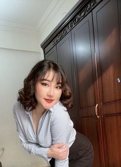 Nana - escort in Muscat Photo 3 of 8