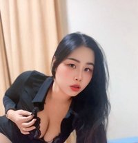 Nana - puta in Al Manama Photo 1 of 9