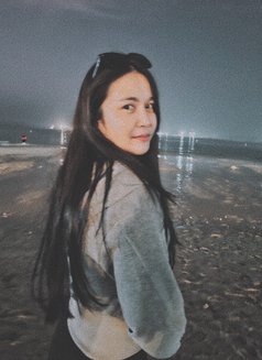 Nana - masseuse in Dubai Photo 2 of 3