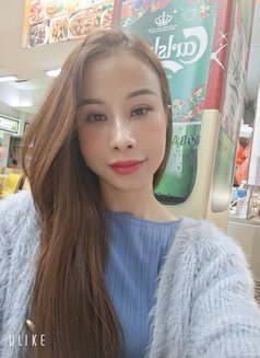 Nana - puta in Singapore Photo 1 of 3