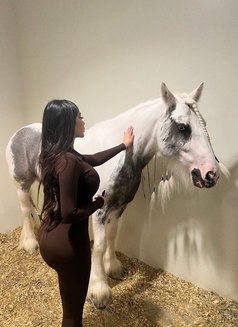 Nance - Transsexual escort in Dubai Photo 4 of 4