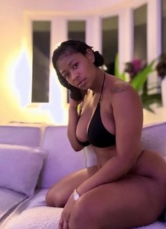 Nancy - escort in Erbil Photo 1 of 4