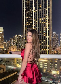 Nancy - escort in Dubai Photo 2 of 5