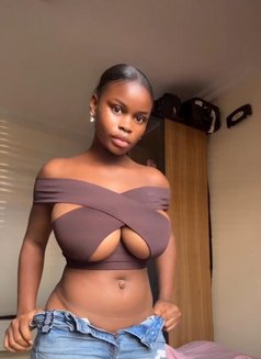 Nancy Clara - puta in Doha Photo 1 of 4