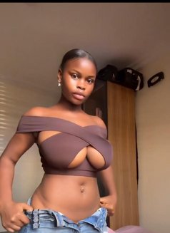 Nancy Clara - puta in Doha Photo 2 of 4