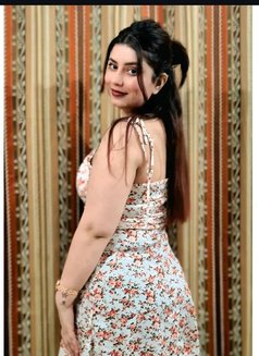 Nancy - puta in Noida Photo 2 of 2