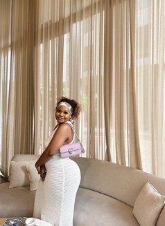 Nancy - escort in Kuwait Photo 2 of 4