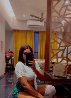 Nancy - escort in Noida Photo 2 of 4