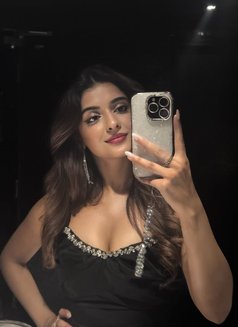 Nandani - escort in Dubai Photo 2 of 5