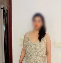 Nandani Pathak - puta in New Delhi