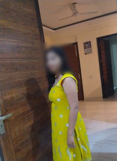 Nandani Pathak - escort in New Delhi Photo 4 of 5
