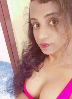 Nandhini Darling in Real meet + cam - Intérprete de adultos in Chennai Photo 1 of 8