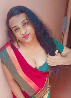 Nandhini Darling in Real meet + cam - Intérprete de adultos in Chennai Photo 5 of 7