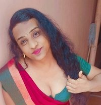 Nandhini Darling in Real meet + cam - Intérprete de adultos in Chennai Photo 6 of 8