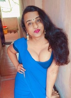 Nandhini Darling in Real meet + cam - Intérprete de adultos in Chennai Photo 6 of 7