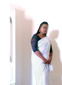 Nandhini Tamil Milf Independent GFE - puta in Dubai Photo 7 of 7